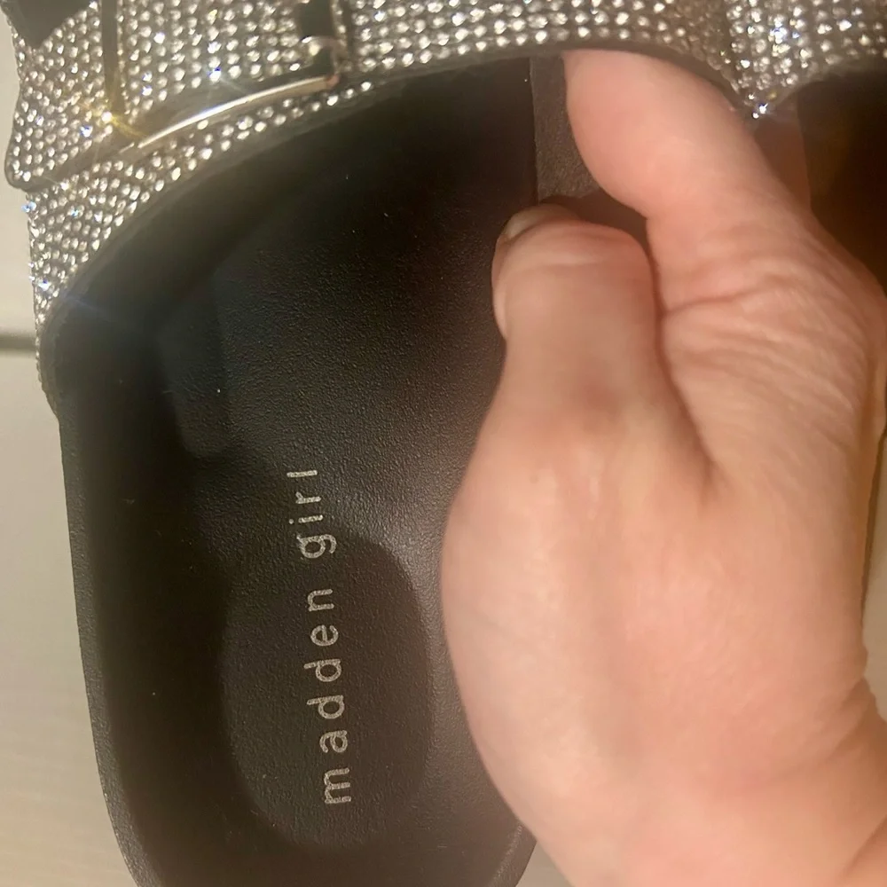 NWOTs! Madden Girl Silver Rhinestone Sandals Sz 9 - Picture 6 of 6